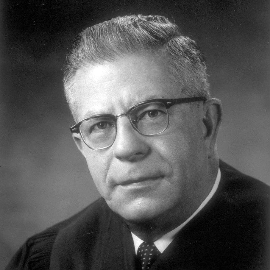 Headshot of Roger Traynor in judicial robes.