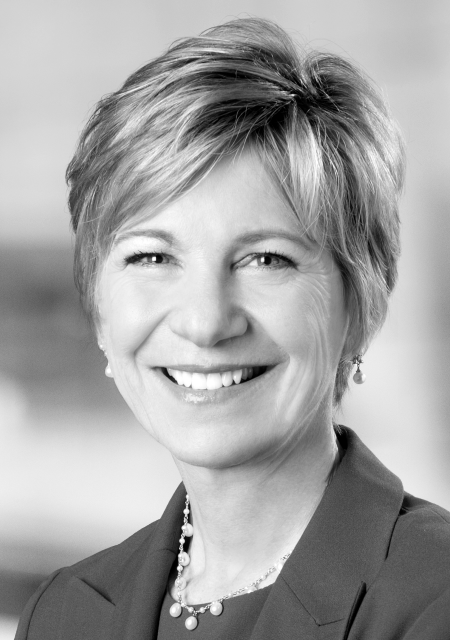 Headshot of a warmly smiling Susan Desmond-Hellman.