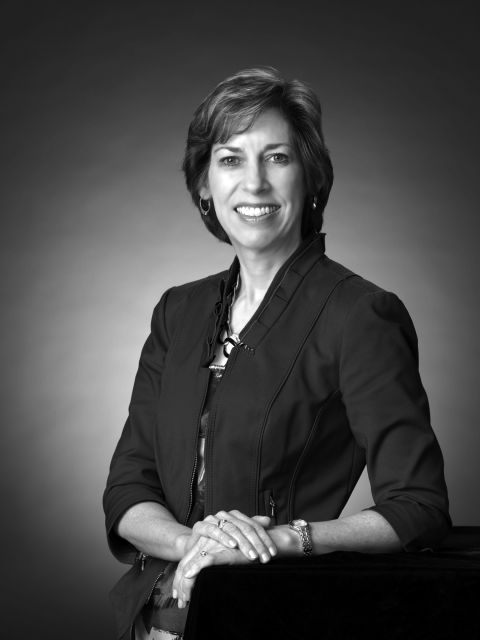 Headshot of a poised and smiling Ellen Ochoa.