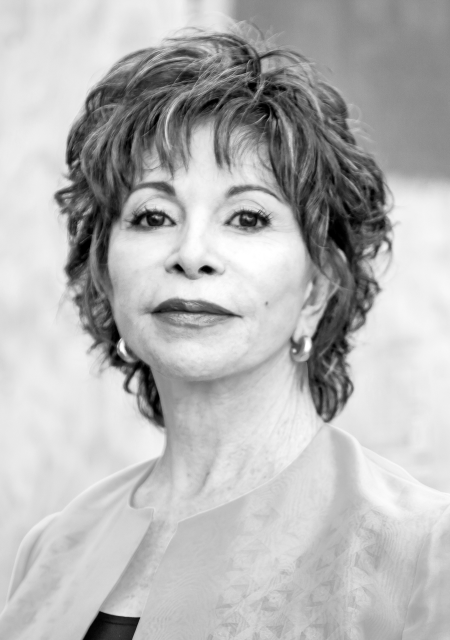 Headshot of an elegant Isabel Allende.