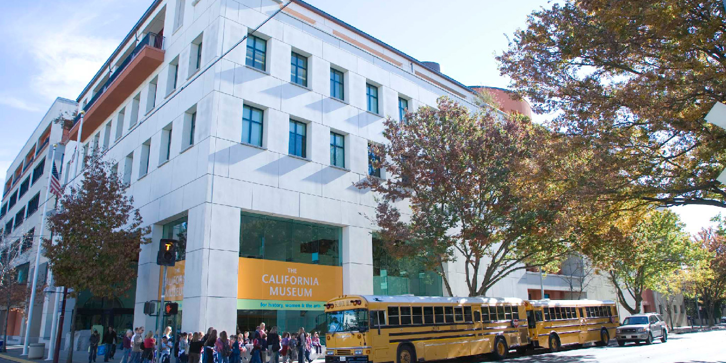 Students line up to enter the museum on the corner of 10th and O streets in downtown Sacramento.