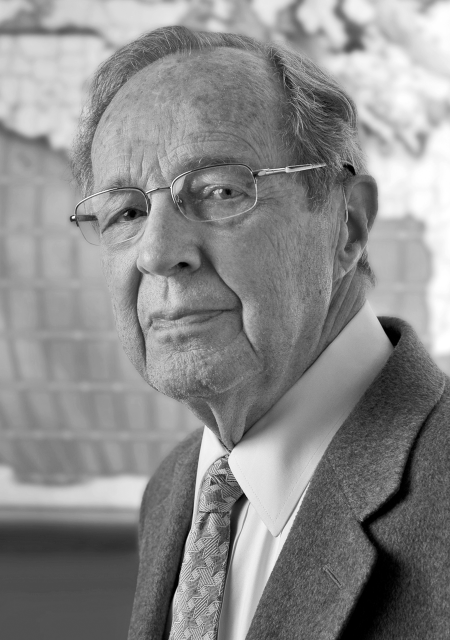 Headshot of a suited-up William J. Perry.